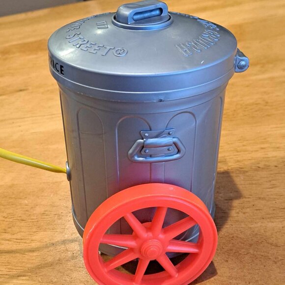 Vintage Fisher-Price 1977 Oscar the Grouch pop up pull toy - Picture 7 of 12